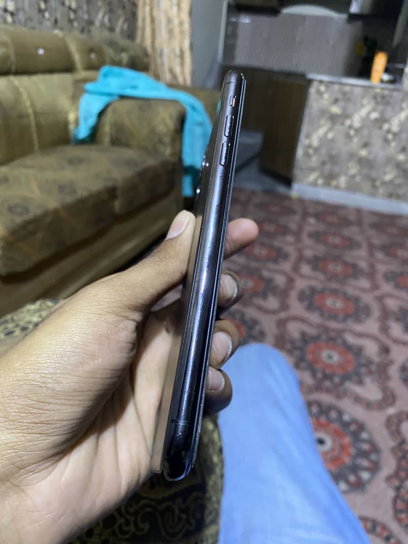 iPhone 11pro max 256 Gb dual pta approved 03274672074 1