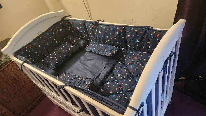 Imported Baby Cot in Excellent condition 4