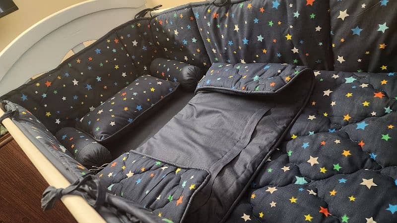 Imported Baby Cot in Excellent condition 7
