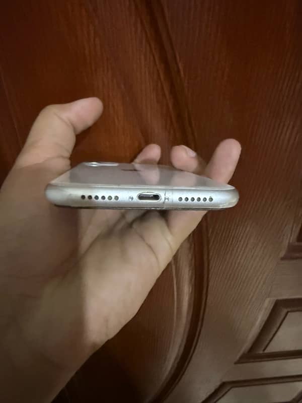I phone 11/128 gb pta approved 4