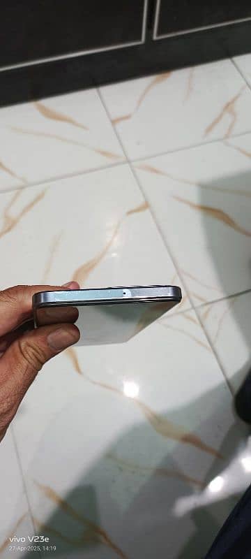 vivo27e in perfect condition 9/10 urgent sale 7