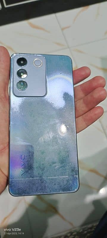vivo27e in perfect condition 9/10 urgent sale 9