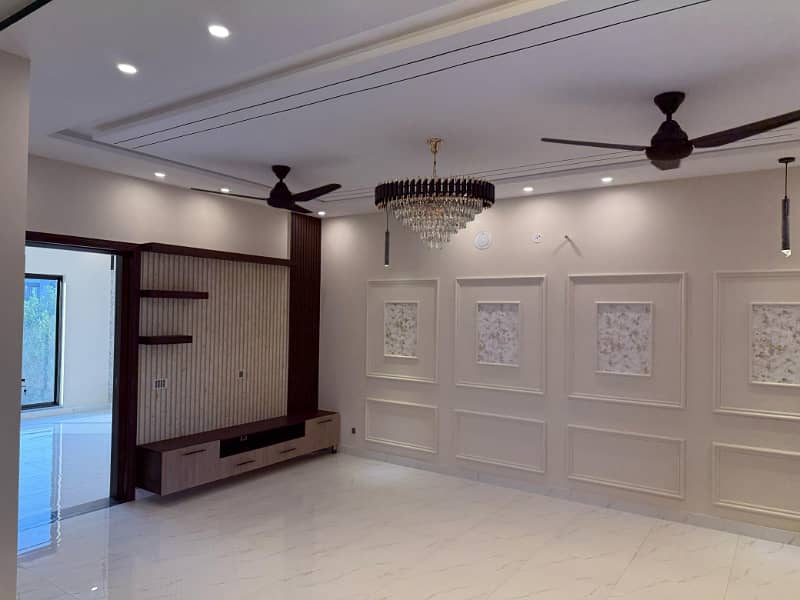 10 Marla Designer House For Sale Main Boulevard Ghaznavi Block Bahria Town Lahore 3