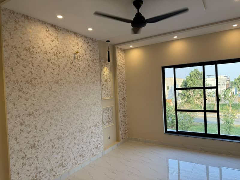 10 Marla Designer House For Sale Main Boulevard Ghaznavi Block Bahria Town Lahore 4