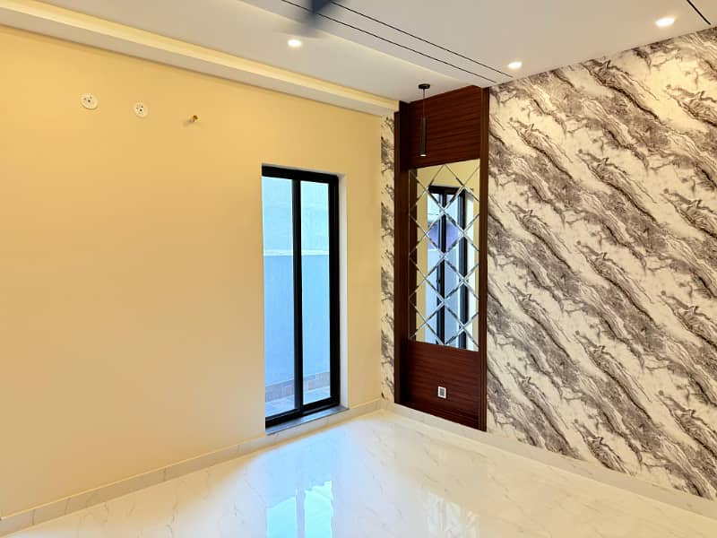 10 Marla Designer House For Sale Main Boulevard Ghaznavi Block Bahria Town Lahore 8