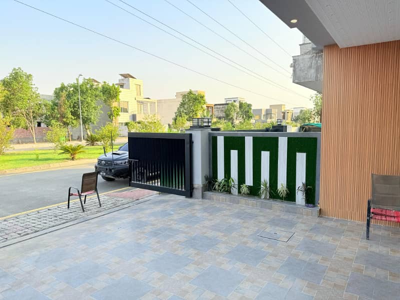 10 Marla Designer House For Sale Main Boulevard Ghaznavi Block Bahria Town Lahore 14