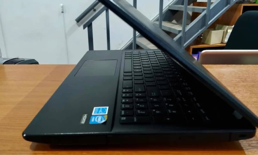 (Exchange with good phone) ASUS Notebook "D550M" laptop 128gb ssd 12