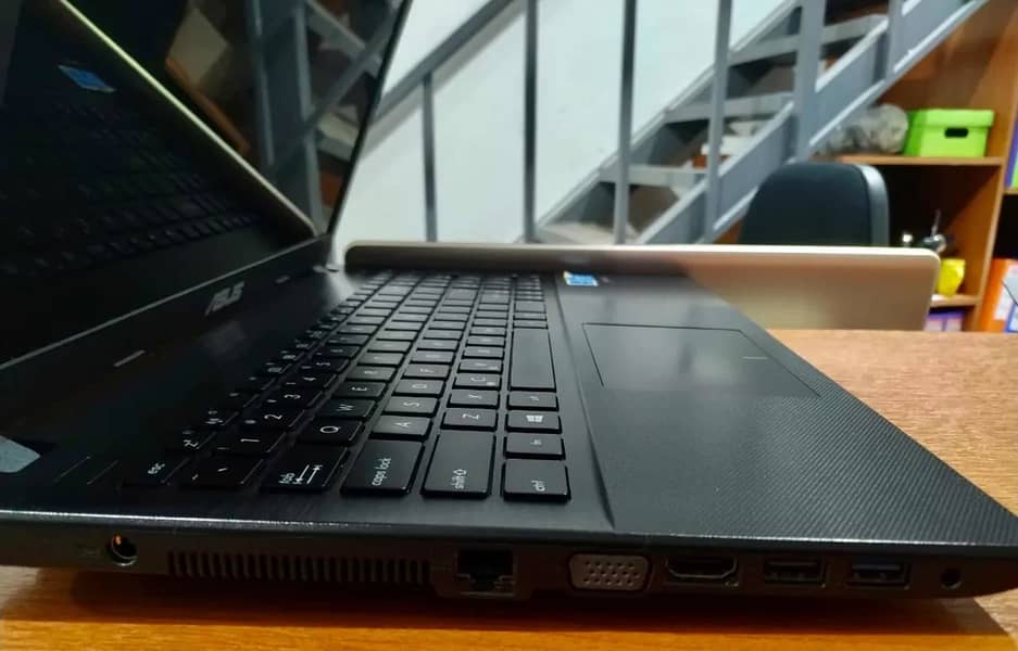 (Exchange with good phone) ASUS Notebook "D550M" laptop 128gb ssd 16