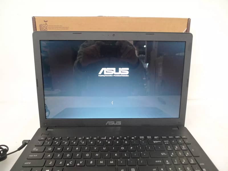 (Exchange with good phone) ASUS Notebook "D550M" laptop 128gb ssd 18