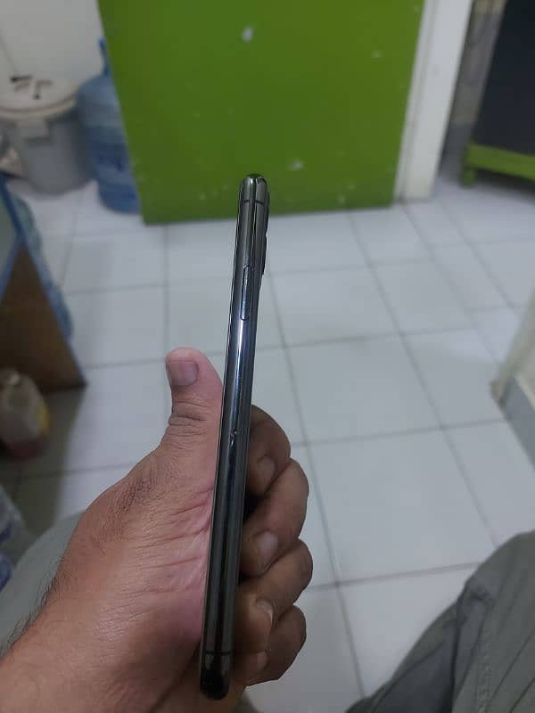 Iphone 11pro max icloud lock 4
