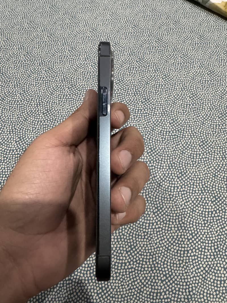 iPhone 12 Pro 4
