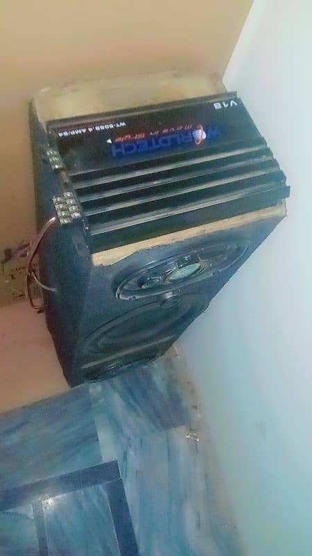 world touch amp and woofer . . . 2 spekar attach 0