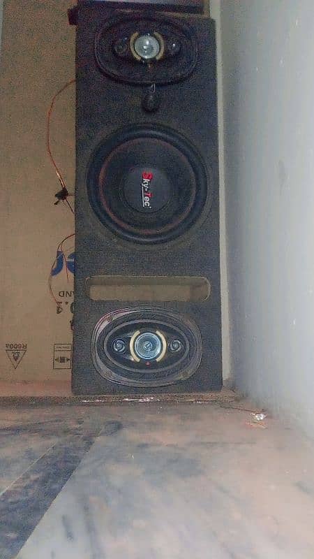 world touch amp and woofer . . . 2 spekar attach 2