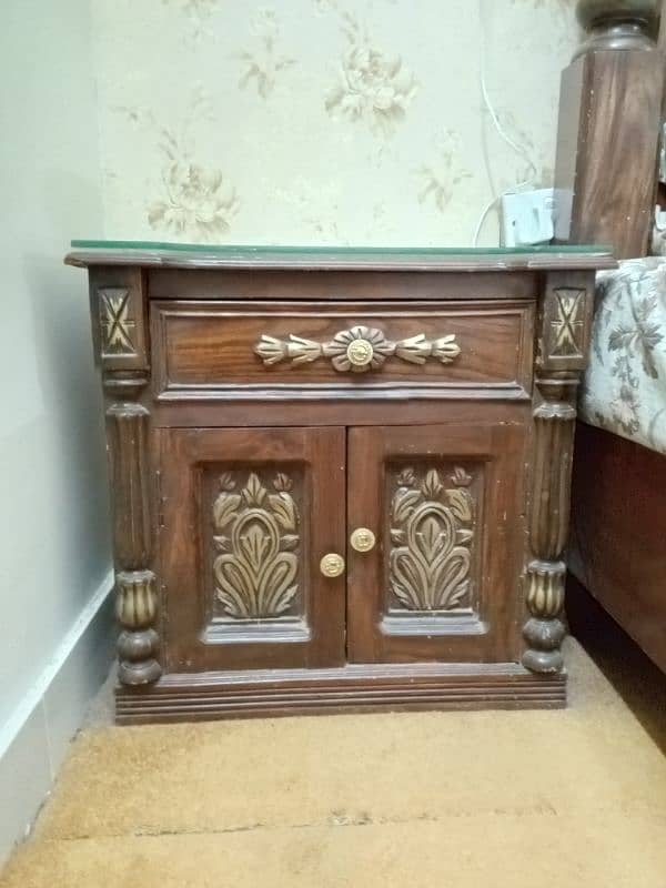 MAHARAJA STYLE BED SET, SIDE TABLES AND DRESSER 3