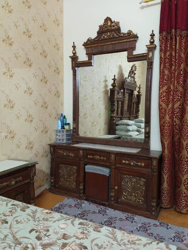 MAHARAJA STYLE BED SET, SIDE TABLES AND DRESSER 5