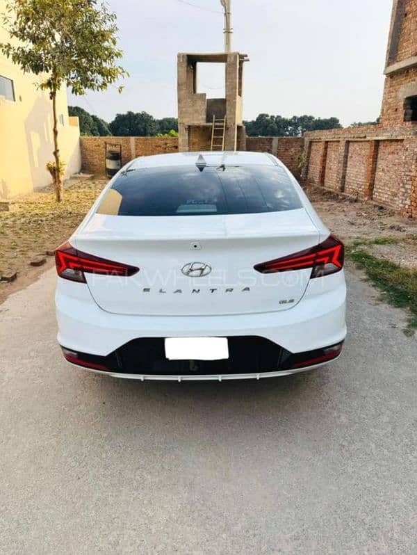 Hyundai Elantra 2021 0