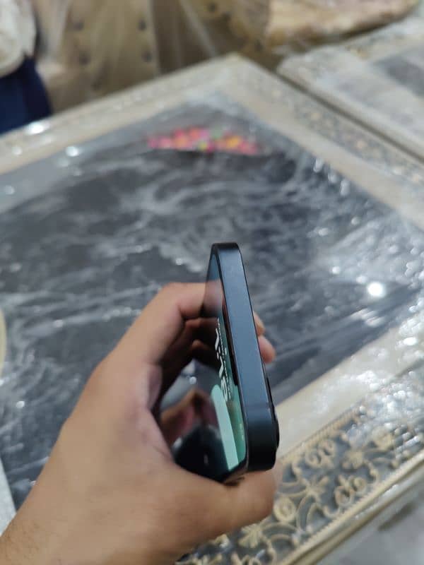 aoa I am seeling i phone 13 jv 100 health 3 o tuol report 100 3