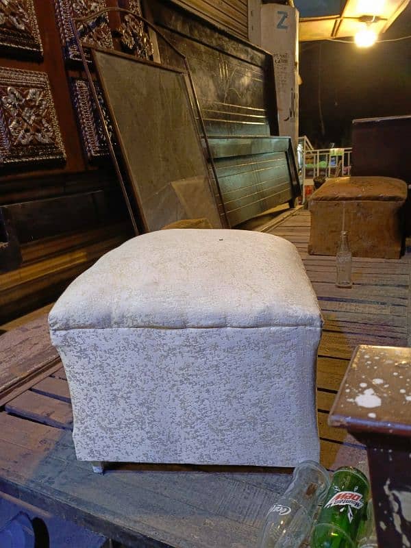 Beautiful 3 stool in 3500 0
