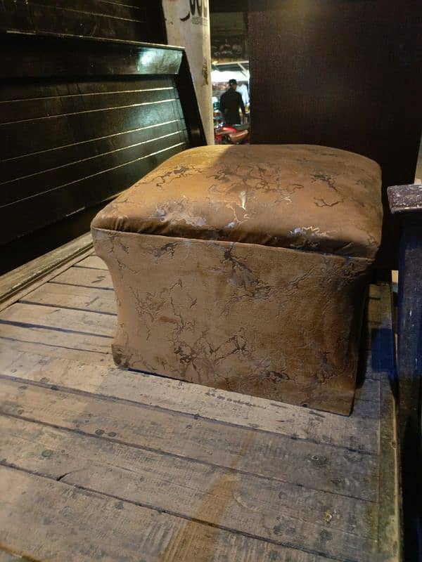 Beautiful 3 stool in 3500 1