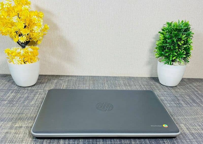 Laptop/Hp g8 Chromebook touch 4/32 GB SSD-3hours - 2029+update type c 7