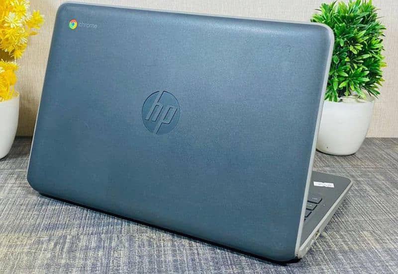 Laptop/Hp g8 Chromebook touch 4/32 GB SSD-3hours - 2029+update type c 10