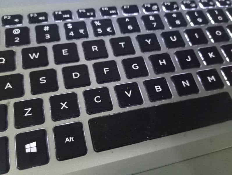 Dell Inspiron 15 5570 | core i7 8th generation | 4gb Radeon GC 6