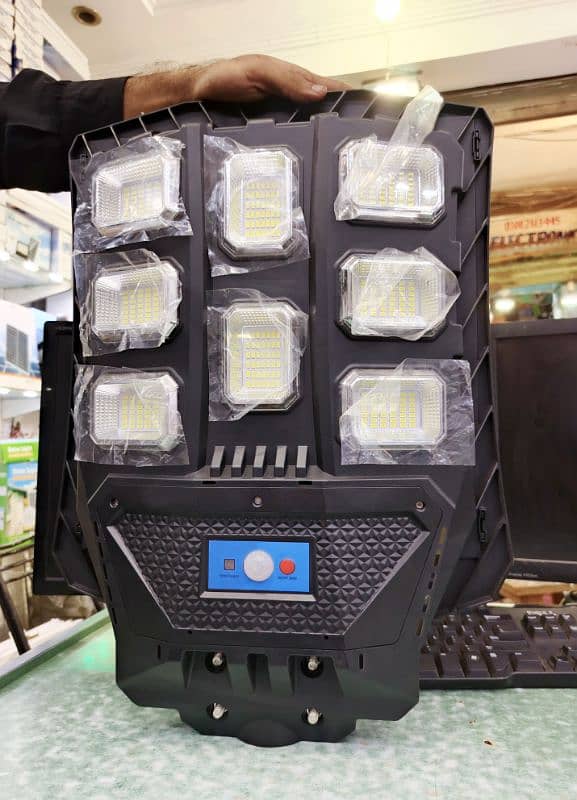 300 Watt & 500 Watt Solar Street Light  / Solar Pole Light 2
