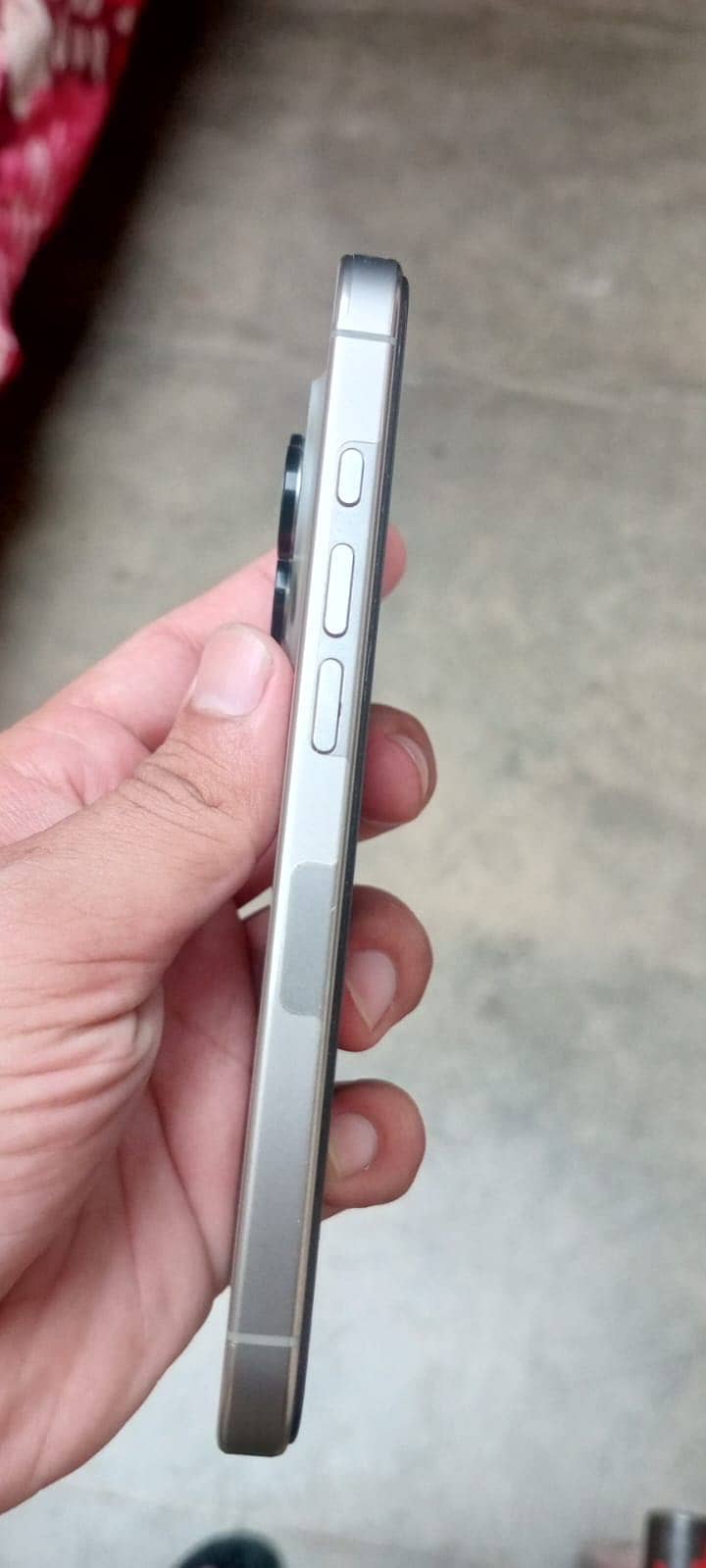 Iphone 16 pro jv 128 gb  natural titanium 4