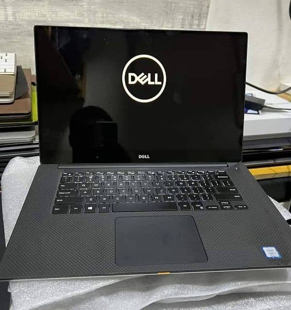 Dell Precision 5520 mobile workstation  Display: 15.6″  4k touch 0