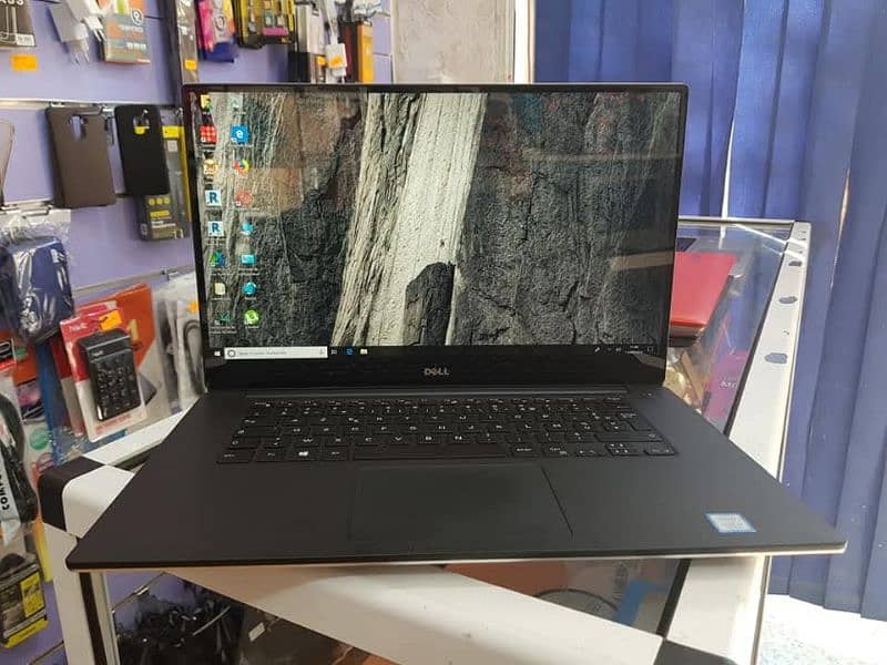 Dell Precision 5520 mobile workstation  Display: 15.6″  4k touch 2