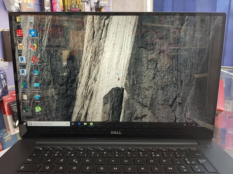 Dell Precision 5520 mobile workstation  Display: 15.6″  4k touch 3