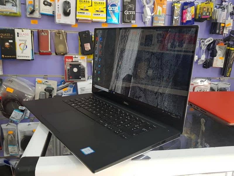 Dell Precision 5520 mobile workstation  Display: 15.6″  4k touch 5