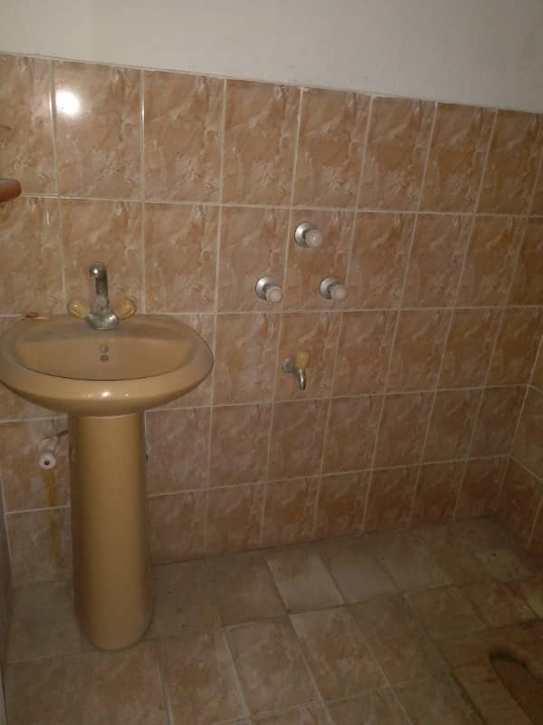 2 bed dd portion available for rent in north Karachi 2
