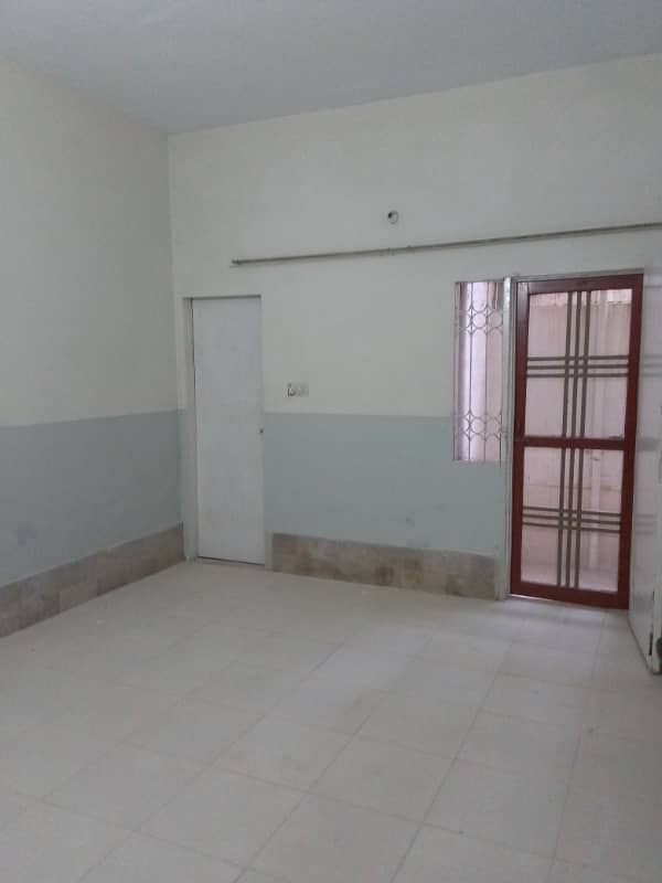 2 bed dd portion available for rent in north Karachi 4