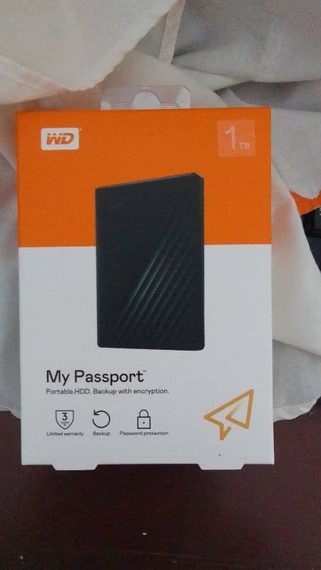 Seagate .  WD 0