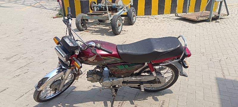 Honda CD 70 red colour 0