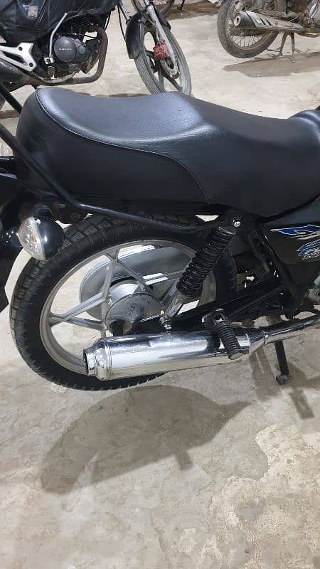 Suzuki GS150 1