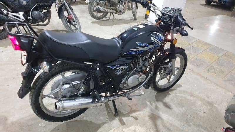 Suzuki GS150 3
