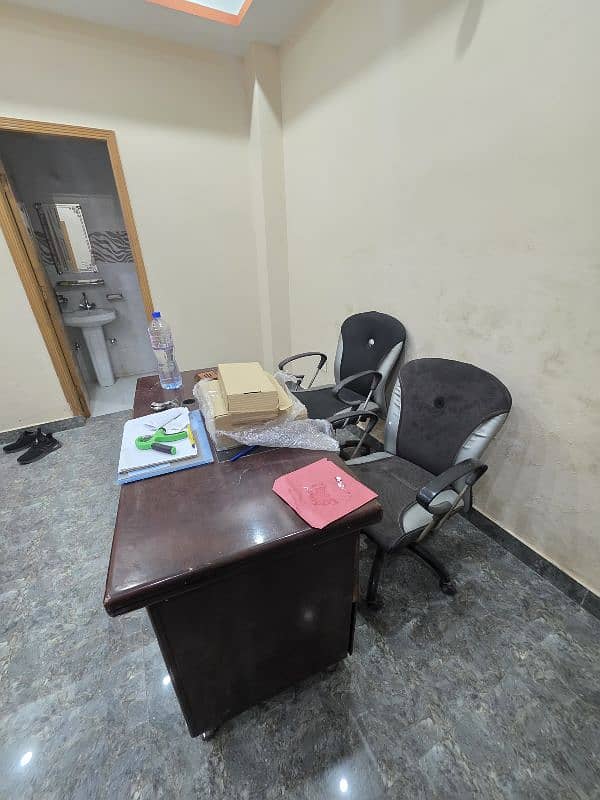 Office table with 4 leather chairs 1