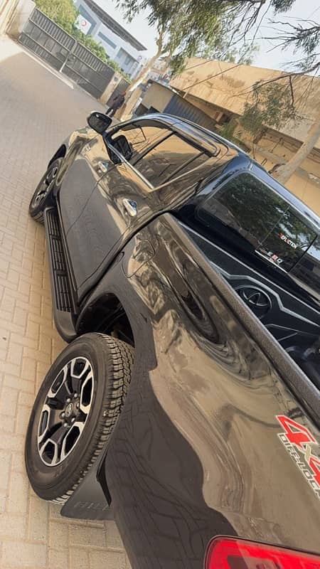 Toyota Hilux 2023 3