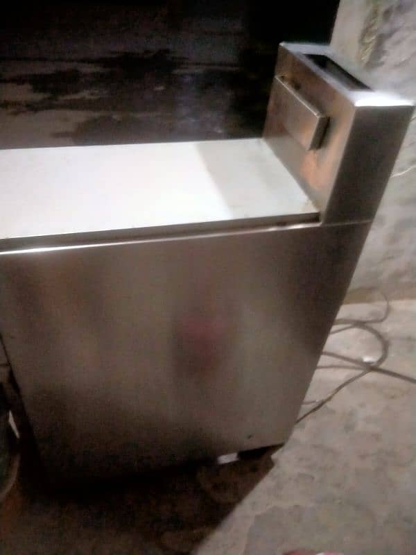 Aslam alikum all brother fryer for sale. 4