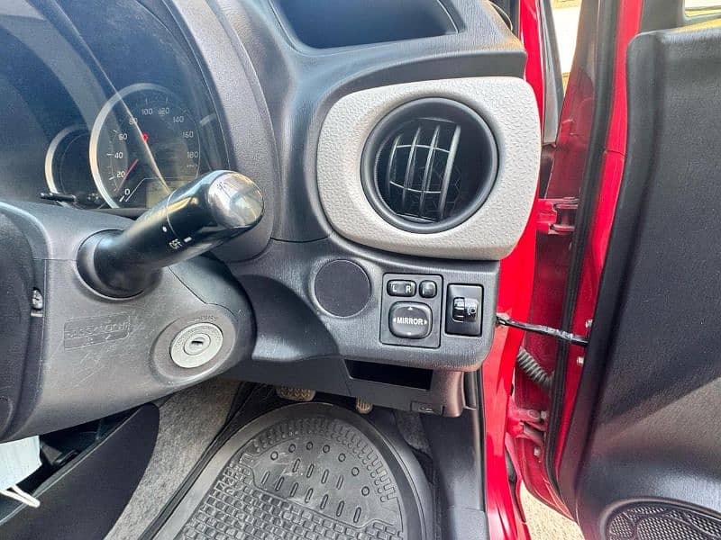 Toyota Vitz 2013 2