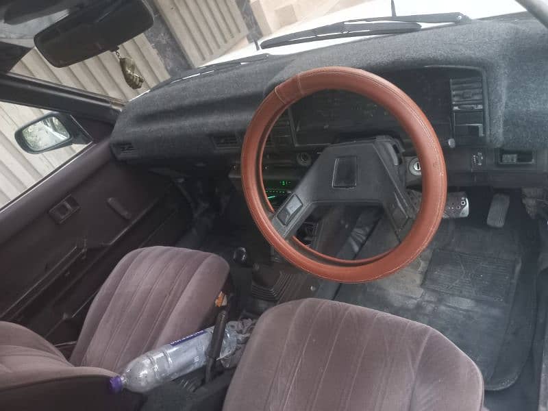 Toyota Corolla  1986 8