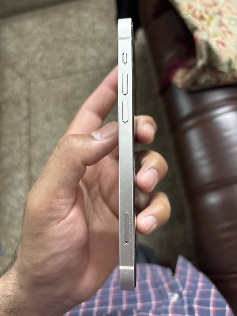 Apple iPhone 12 3