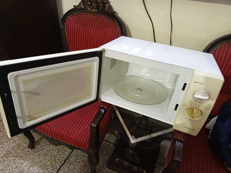 30 liter Haier microwave available for sale. 03289652709 0