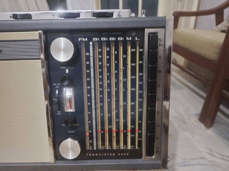 GRUNDIG SATELLIT 5000 TRANSISTOR RADIO 0