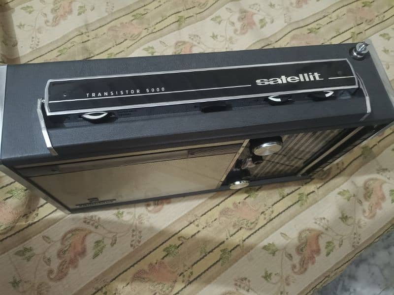 GRUNDIG SATELLIT 5000 TRANSISTOR RADIO 3