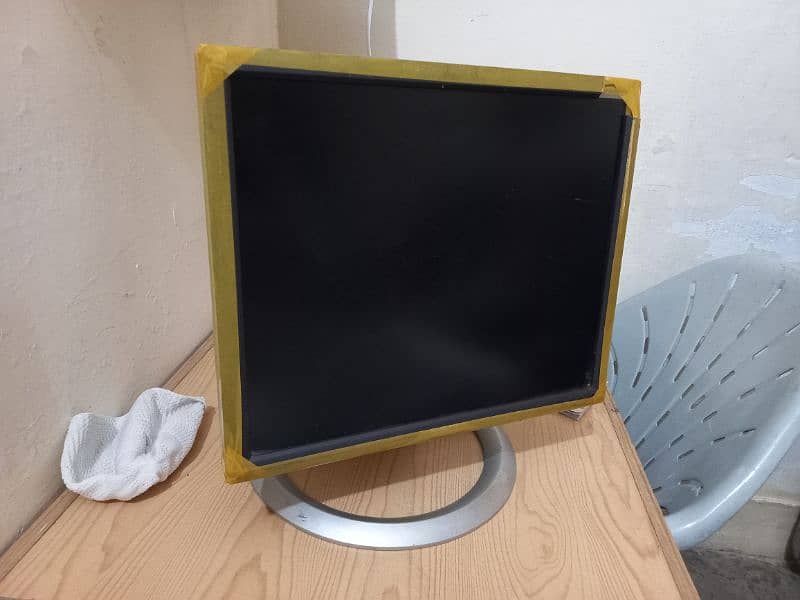 LCD Dell 17 inches screen with hydraulic stand 0