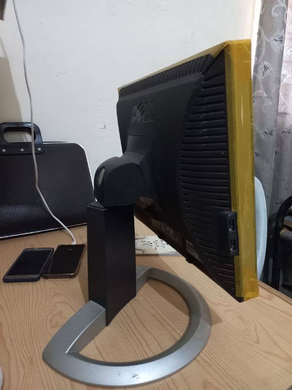 LCD Dell 17 inches screen with hydraulic stand 1