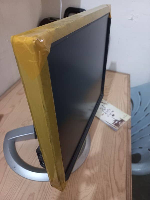 LCD Dell 17 inches screen with hydraulic stand 3